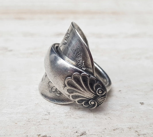 Unisex Vintage - Shell & Flower Pattern Spoon Ring - Upcycled Jewelry - Ladies / Men's