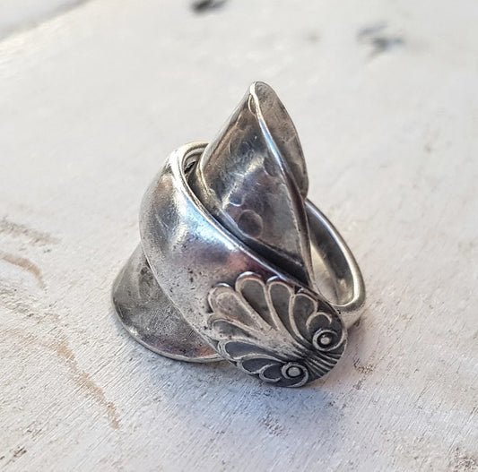 Vintage Shell Pattern Spoon Ring - Upcycled Unisex Boho Style Jewelry - Ladies / Men's