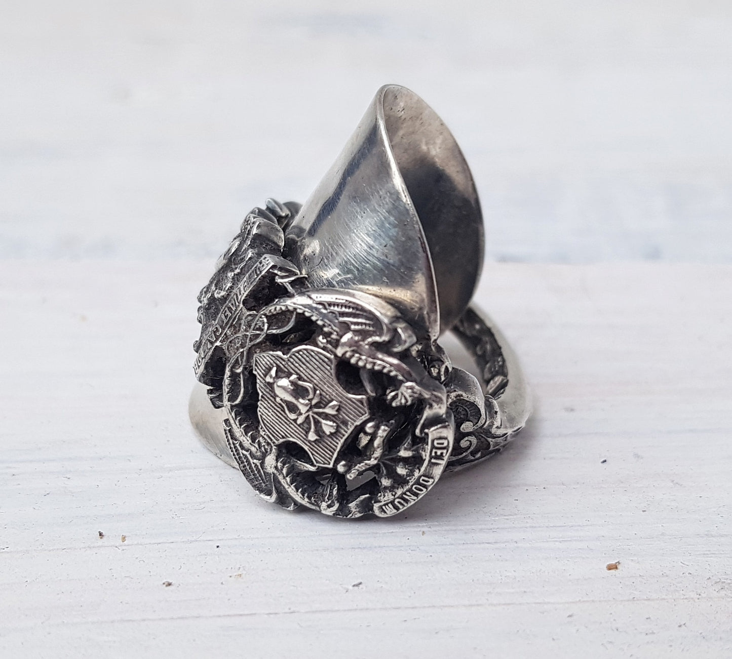 1910-sterling-silver-dragons-latin-phrase-spoon-ring