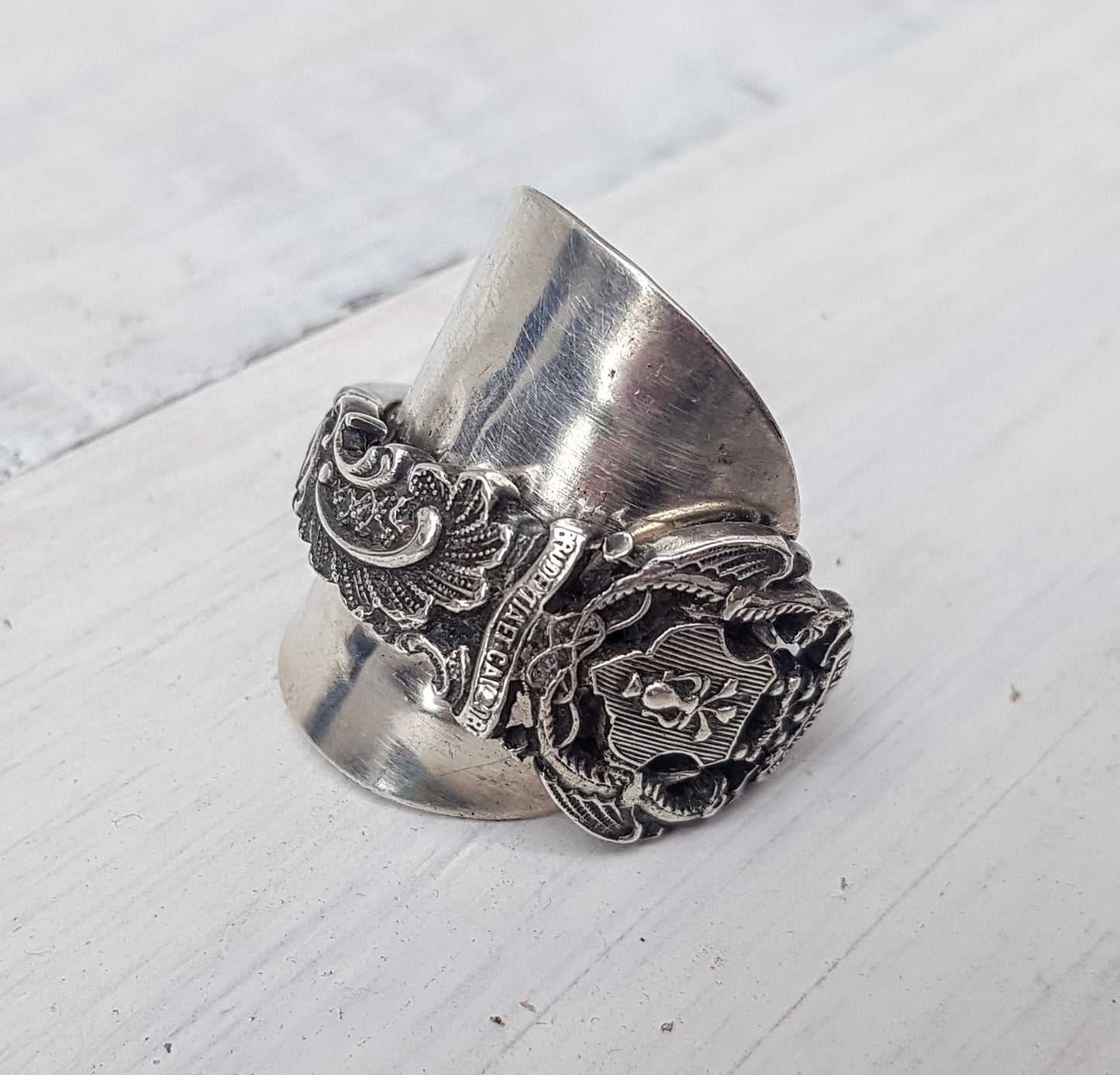 Sterling SILVER - 1910 Sheffield Spoon Ring - Latin Inscription - Dragons - Vintage - Gothic Boho Jewelry