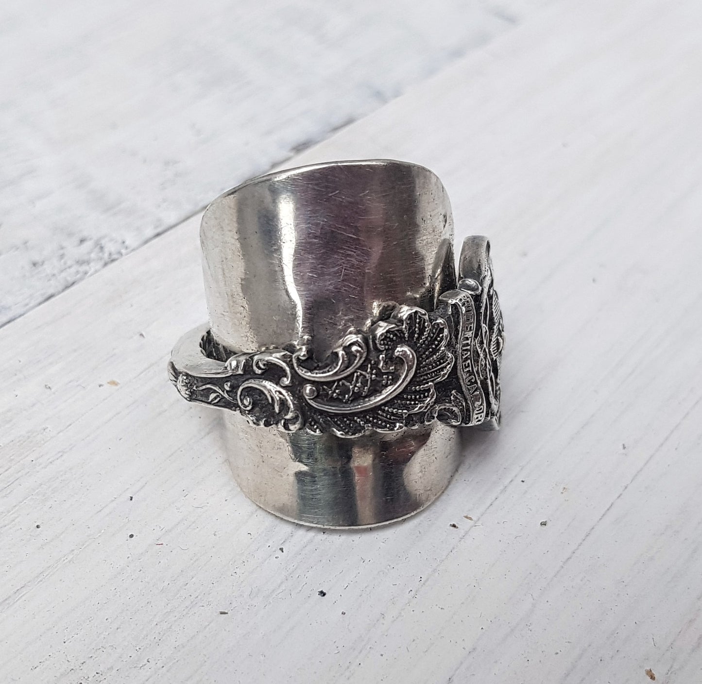 Sterling SILVER - 1910 Sheffield Spoon Ring - Latin Inscription - Dragons - Vintage - Gothic Boho Jewelry