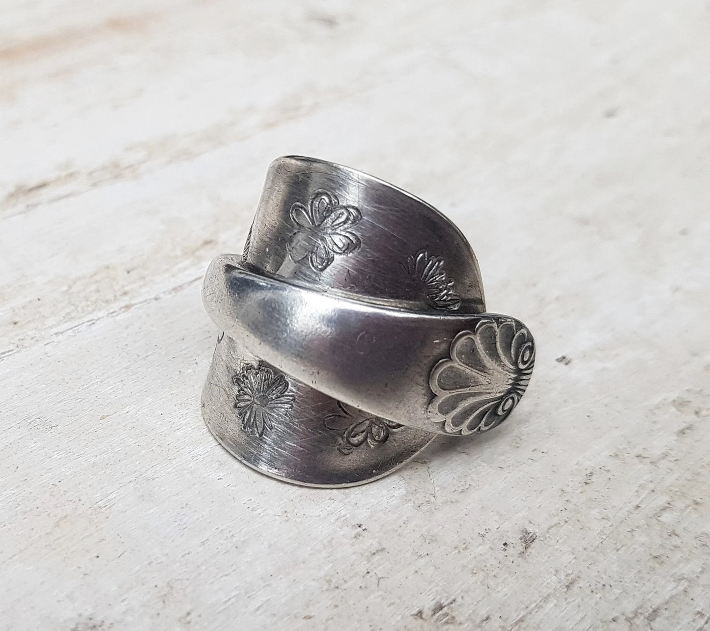 Unisex Vintage - Shell & Flower Pattern Spoon Ring - Upcycled Jewelry - Ladies / Men's