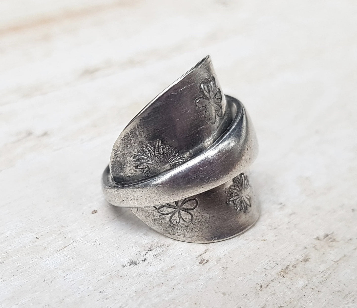 Unisex Vintage - Shell & Flower Pattern Spoon Ring - Upcycled Jewelry - Ladies / Men's