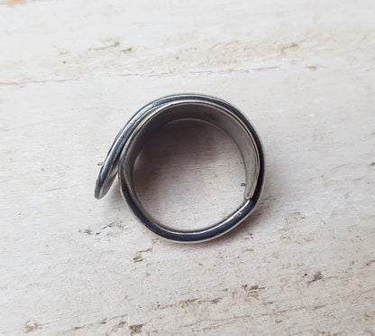 Unisex Vintage - Shell & Flower Pattern Spoon Ring - Upcycled Jewelry - Ladies / Men's