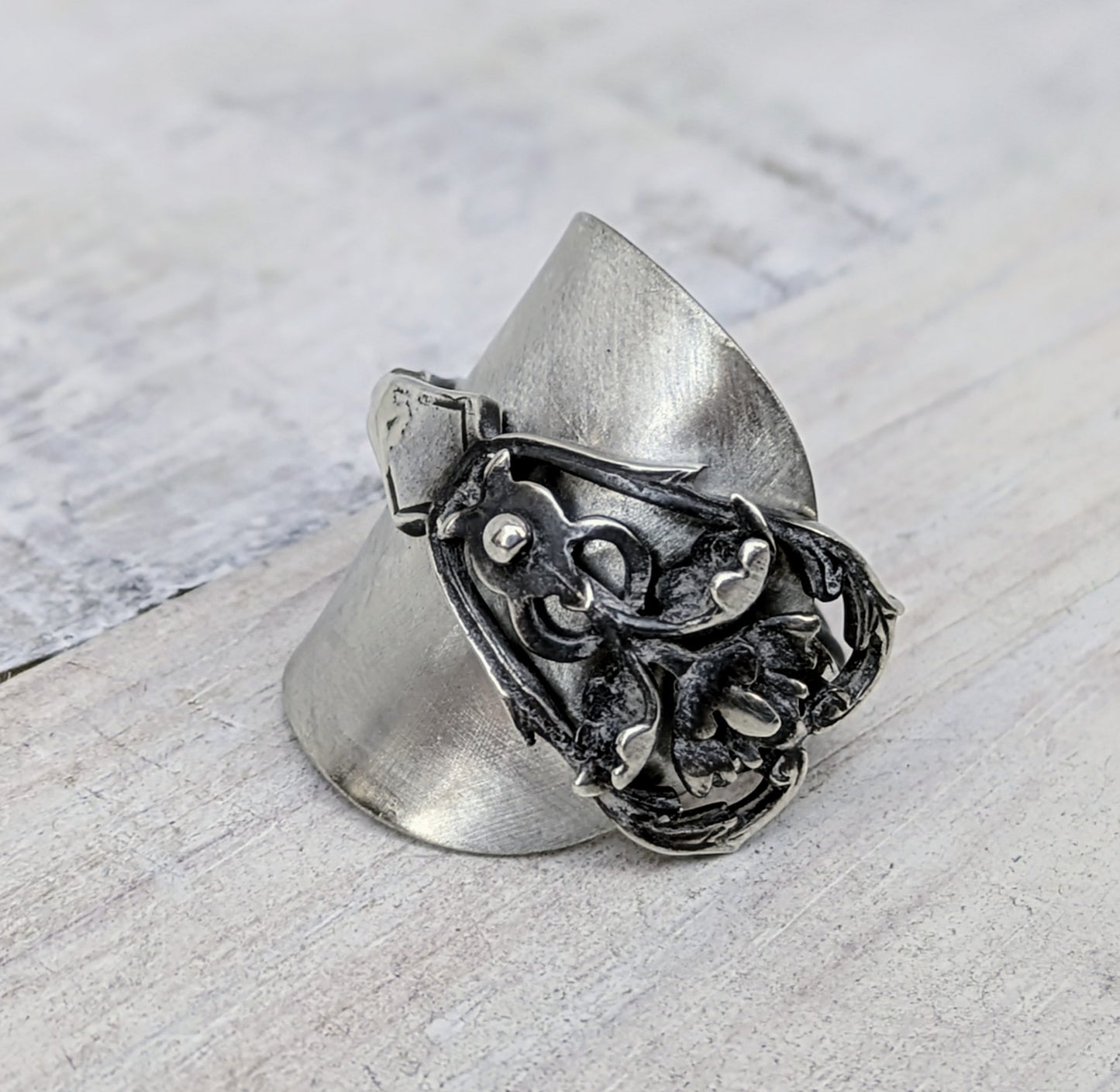 Sterling SILVER - Birmingham 1972 Spoon Ring - Gothic Style Jewelry