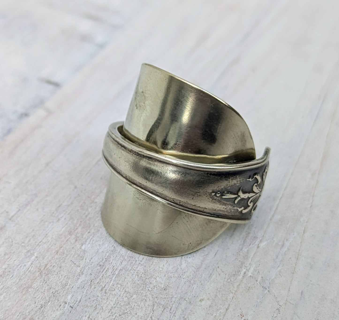 Vintage Unisex Spoon Ring Bow Pattern