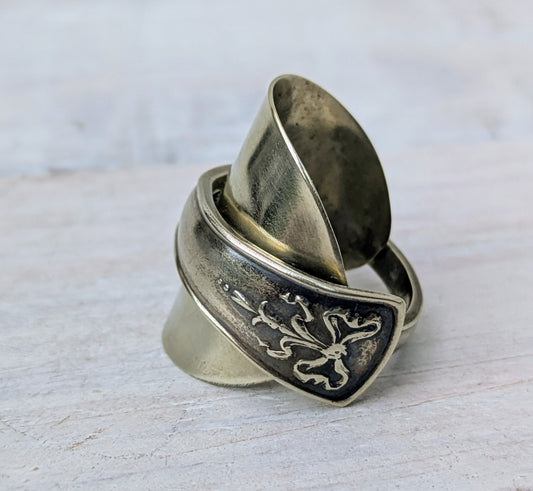 Vintage Unisex Spoon Ring Bow Pattern