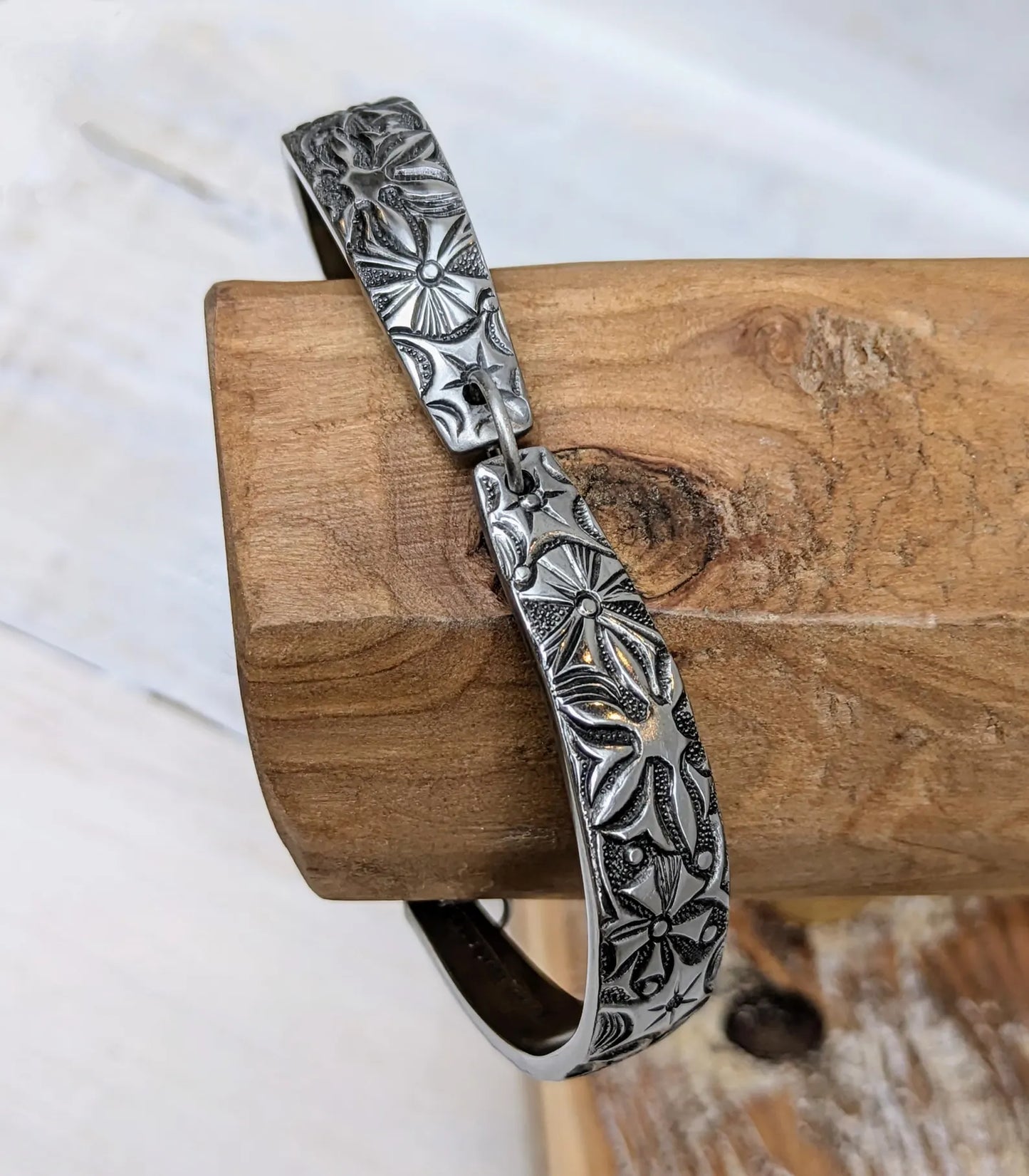 Stainless Steel Floral Pattern Bracelet