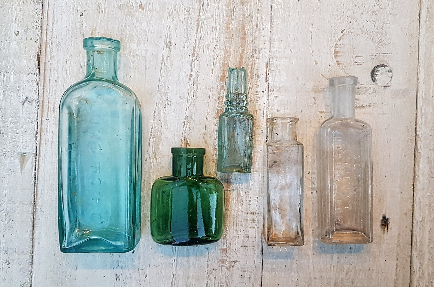 VINTAGE-VICTORIAN-GLASS-BOTTLE-BUNDLE-Home-Interior-Decor